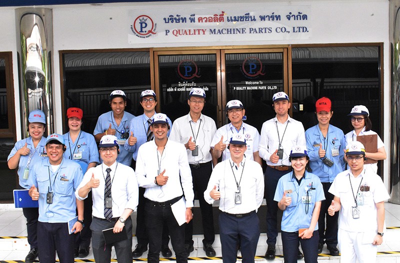 คุณพัฒนศักดิ์ แสนสมรส กรรมการผู้จัดการ บริษัทฯ ให้การต้อนรับลูกค้าจาก Mitsubishi Turbocharger Asia Co.,Ltd., Mitsubishi Turbocharger and Engine Europe V.B. และ Jaguar Land Rover ซึ่งได้เข้ามาเยี่ยมชม กระบวนการผลิตชิ้นส่วนประกอบ Turbocharger ที่ P Quality Machine Parts Co.,Ltd.ที่บริษัทฯ เป็นผู้ผลิต และส่งมอบให้ เมื่อวันที่ 7 สิงหาคม 2562.